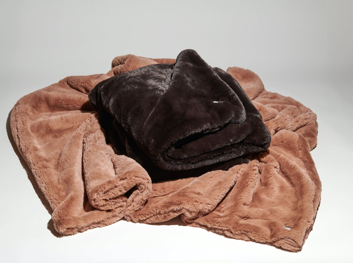 Luxe Faux Fur Throw in Espresso