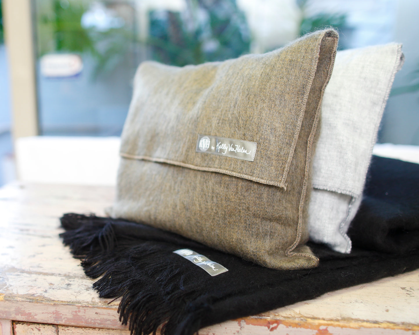 Alpaca Travel Wrap in Jet Black