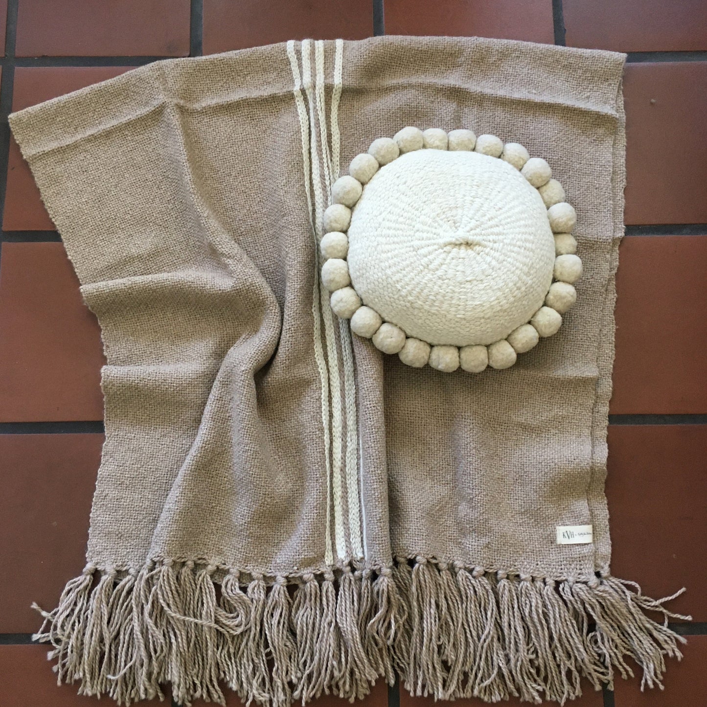 Bespoke "Villa" Llama Wool Throw With Tassels (Beige/Cream)